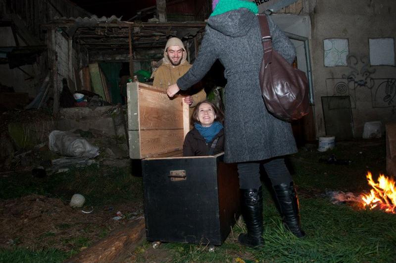 Cum redescoperi copilul din tine. Legat la ochi pe traseu, conversând cu personaje misterioase