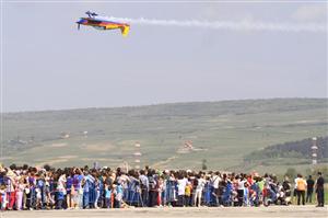 Demonstraţii aeriene la aeroport. CTP suplimentează autobuzele pe liniile 8 şi 5