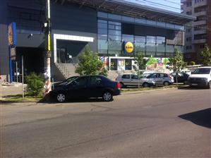 Accident în Mărăşti: a intat cu maşina în stâlp FOTO