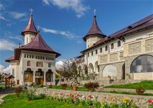 Mitropolitul Andrei sfinţeşte mănăstirea din Feleacu