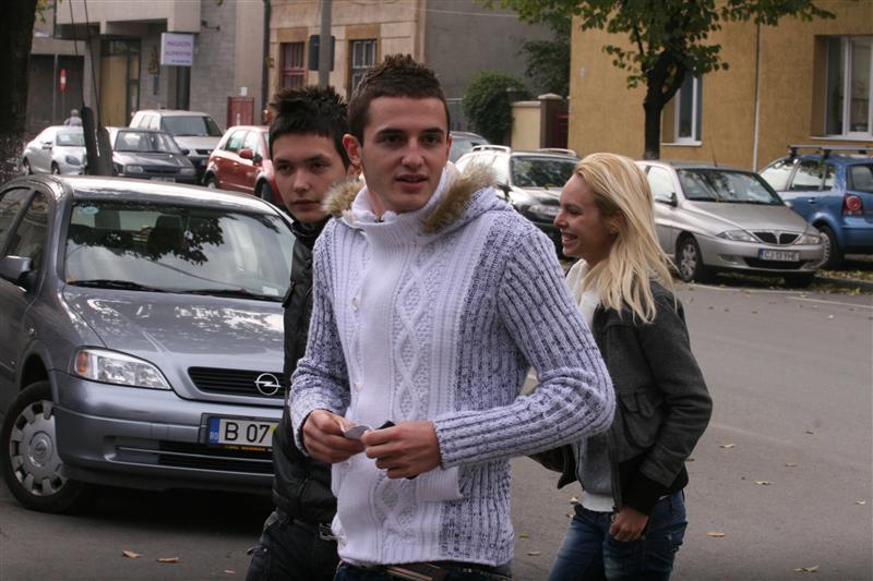 Aşa tată, aşa fiu. Băiatul lui Gore a înjunghiat un bodyguard într-un club de manele 
