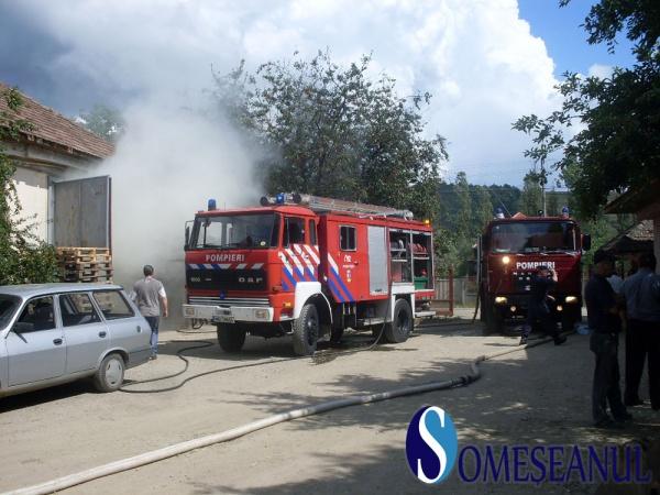 Casă fulgerată. Pompierii au intervenit în viteză