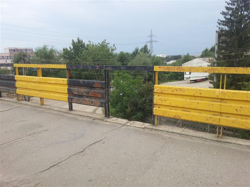 Atenţie la neatenţie! Pod din Mărăşti, pericol public