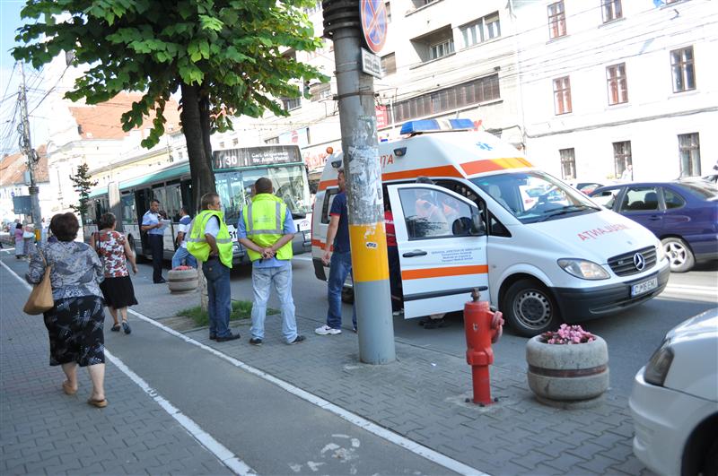 Incident în centru: a ajuns la Urgenţe după o frână bruscă