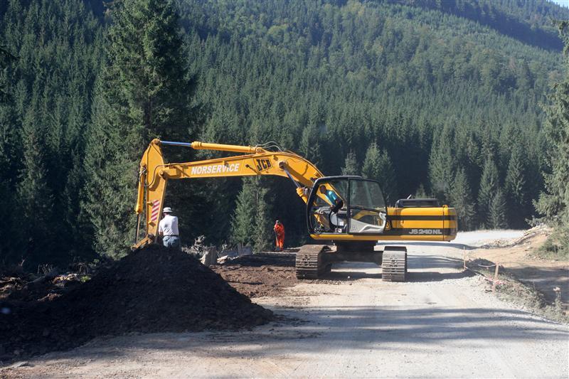 Drumurile judeţene, miză de 10 milioane de euro. Taberele din Consiliul Judeţean s-au luptat pentru contract