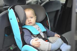 Amenzi usturătoare pentru şoferii care nu transportă copiii în scaune speciale sau cu centură