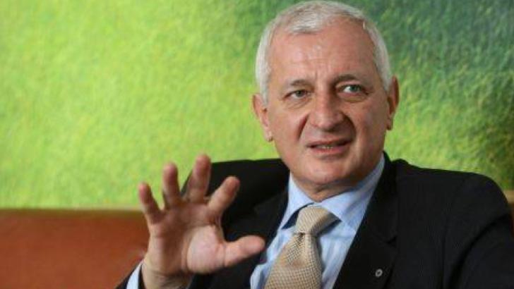 Frunda vrea scăderea pragului de 20 la sută pentru folosirea limbii materne în instituţii