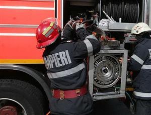 Un autovehicul a luat foc pe Autostrada Transilvania