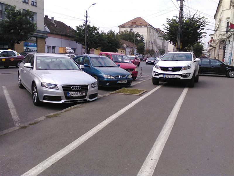 Rupe-ţi permisul! La naiba cu bicicliştii