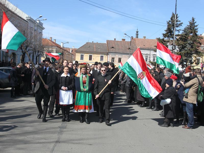 Proiectul UDMR privind autonomia: Maghiara, limbă oficială în Ţinutul Secuiesc. Redactarea bilingvă, obligatorie