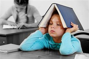 Copii români obligaţi să înveţe în maghiară. Părinţii şi-au luat dicţionare. „Fiica mea plânge de când a început şcoala”