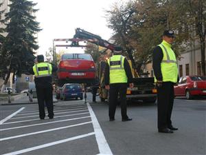 Ce dacă sunt studenţi? Şi-au parcat ilegal maşina, au fost taxaţi