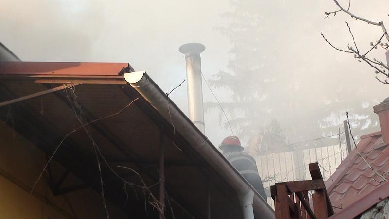 Explozie urmată de incendiu: totul a pornit de la nişte borcane de murături VIDEO
