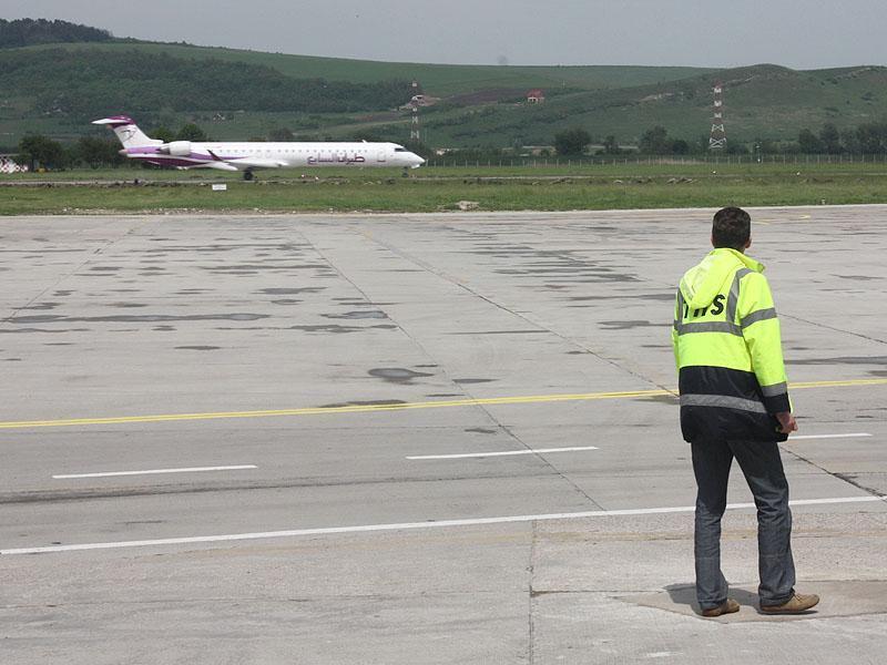 Incredibil: o firmă privată a intabulat un teren de la aeroport. Pierderi de 40.000 de euro