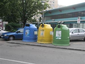 Containere multicolore în tot judeţul. Centru de Deşeuri, la anu' şi la mulţi ani!