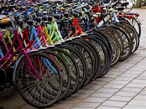 Concurs de îndemânare, adresat minorilor: cine stăpâneşte arta mersului pe bicicletă