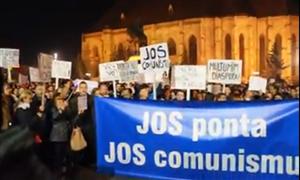 Party în Transilvania. Clujenii au ieşit să protesteze împotriva lui Victor Ponta, la fel ca orădenii sau braşovenii GALERIE FOTO
