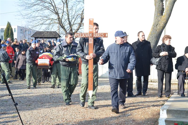 Căpitanul medic Rareş-Cosmin Moldovan, decedat la 34 de ani, avea o fetiţă de 4 ani. 