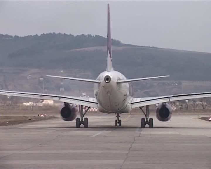 S-a sfârşit războiul. Aeroportul Cluj a învins ceaţa