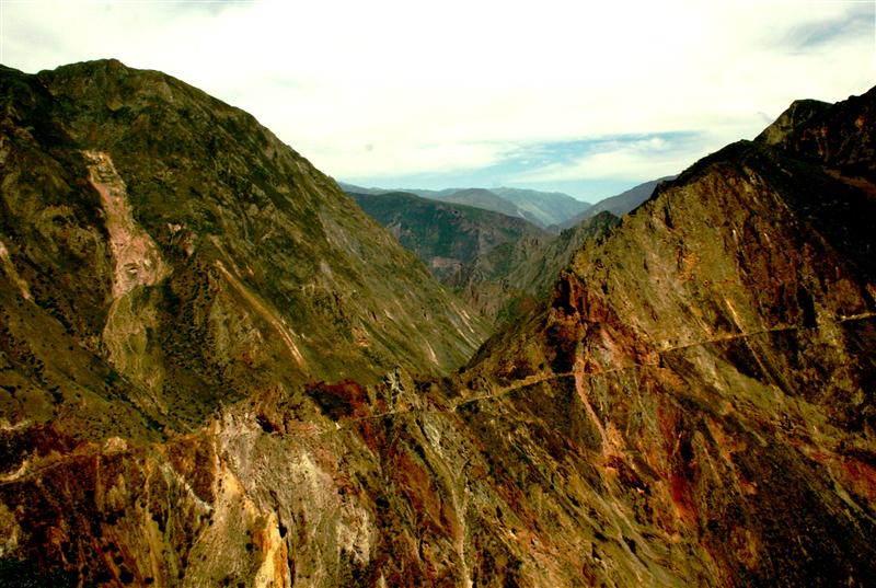 Şase luni pe două roţi prin patru ţări sudamericane. Proiecţie foto inedită