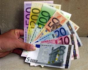Românii care au luat ţeapă în străinătate şi-ar putea recupera banii în România
