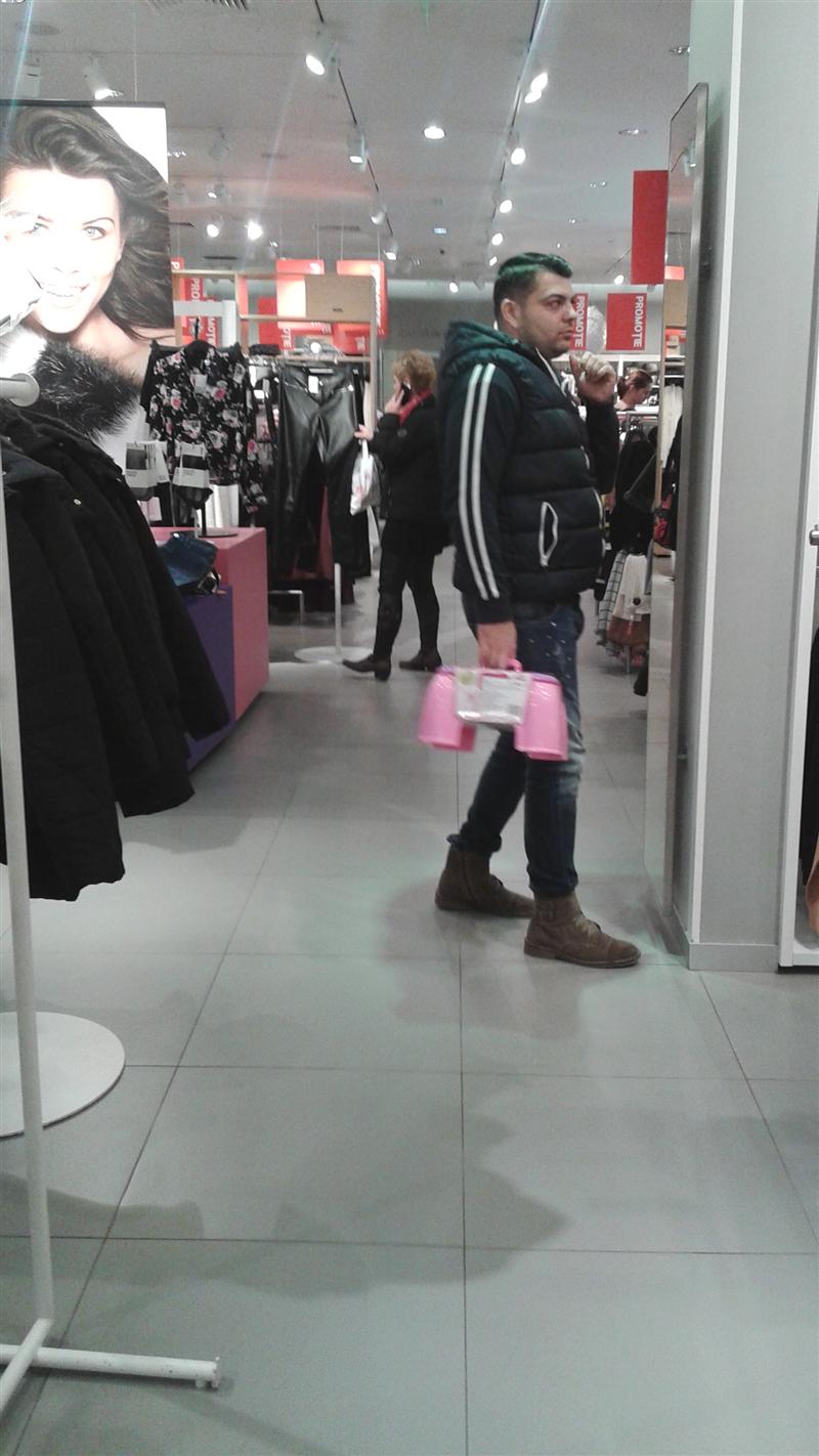 Goana după cadouri de Crăciun, succes garantat pentru retaileri