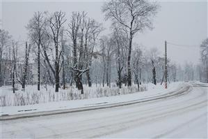 Situaţia drumurilor din Cluj. Autorităţile au împrăştiat peste 1.000 de tone de material antiderapant