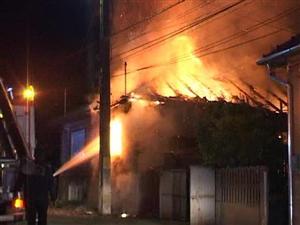Incendiu violent: un bărbat a murit VIDEO