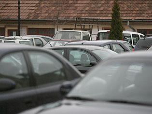 Piaţa auto românească a crescut în 2014, după 6 ani de declin. Producţia a scăzut cu 4,8%
