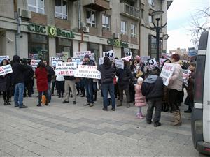Protest în rândul traducătorilor. Au ieşit în stradă să îşi strige nemulţumirile faţă de un proiect de lege GALERIE FOTO