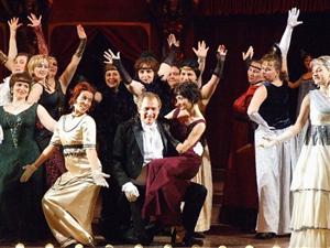 Spectacol educativ şi o operetă desăvârşită la Opera Maghiară