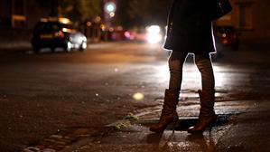 Caz controversat: prostituată de 15 ani violată de un bărbat aflat în arest la domiciliu