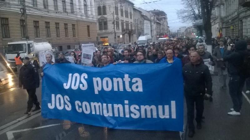 Protest în ploaie. 