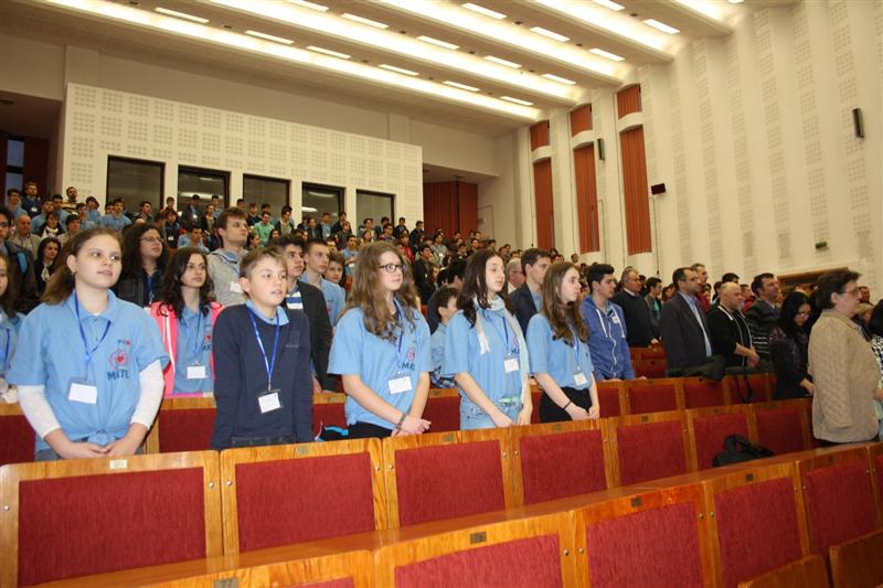 Olimpicii din Transilvania s-au adunat la Cluj pentru interjudeţeanul de mate-info FOTO