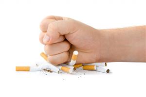 Peste o sută de ONG-uri cer interzicerea totală a fumatului în spaţii publice închise