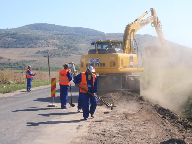 S-a reluat asfaltarea străzilor din Floreşti. Primarul anunţă construirea unui nou hipermarket