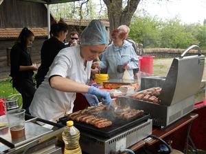 De la 1 Mai muncitoresc, la serbarea câmpenească. 