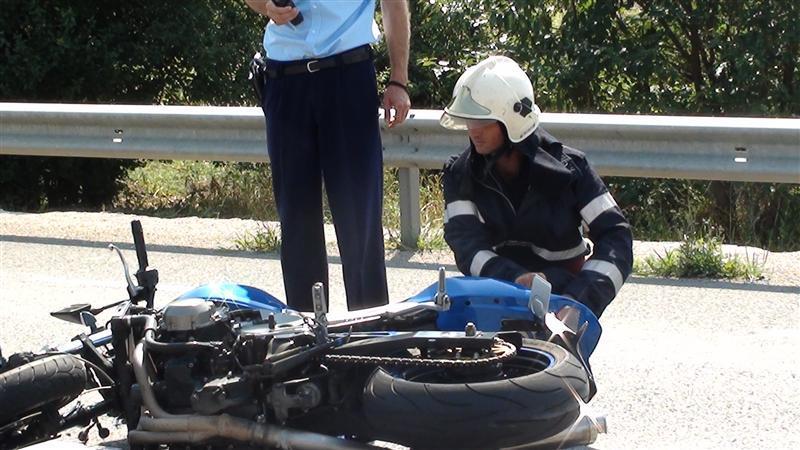 Şofer iresponsabil: a tăiat linia continuă şi a pus în pericol viaţa unui motociclist 