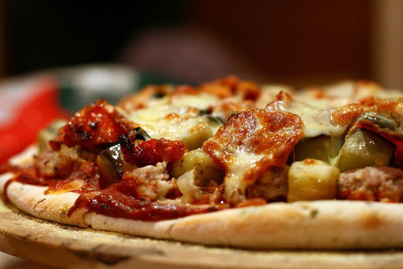 Teodorovici revine: clientul nu trebuie să meargă la pizzerie după bon pe bacşiş, curierul să declare