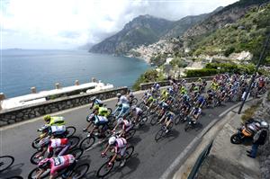 Doi români vor pedala în Turul Italiei