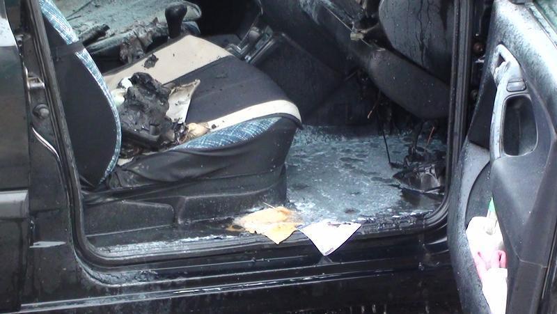Aventuri pe timp de noapte: băut la volan, un şofer şi-a distrus aproape în totalitate autoturismul