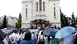Peste o mie de persoane au participat la procesiunea de Rusalii din centrul Clujului