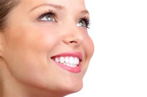 SECRETUL unui ZÂMBET strălucitor: cum să-ţi albeşti dinţii