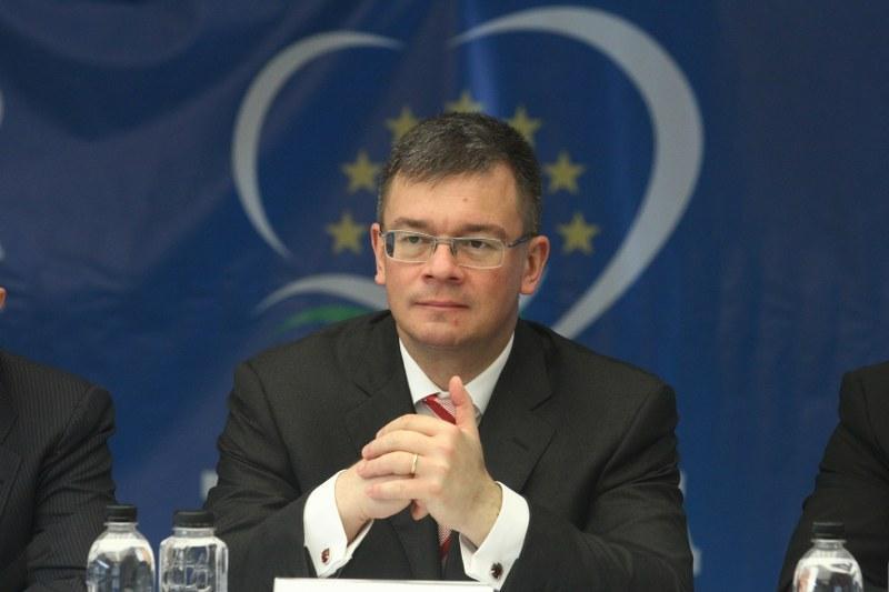 Mihai Răzvan Ungureanu, nominalizat de Iohannis pentru postul de director al SIE