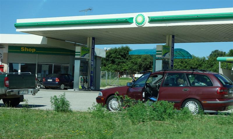 Vacanţa în Grecia: cu bani cash şi cu plinul făcut la graniţă