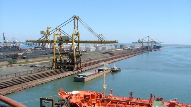 Peste o tonă de precursori de droguri sintetice, confiscată în Portul Constanţa. Transportul avea ca destinaţie Clujul