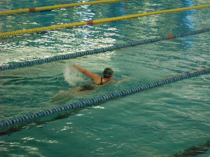 Peste 100.000 de lei strânşi la Swimathon. A fost înotat echivalentul a peste 162 de kilometri