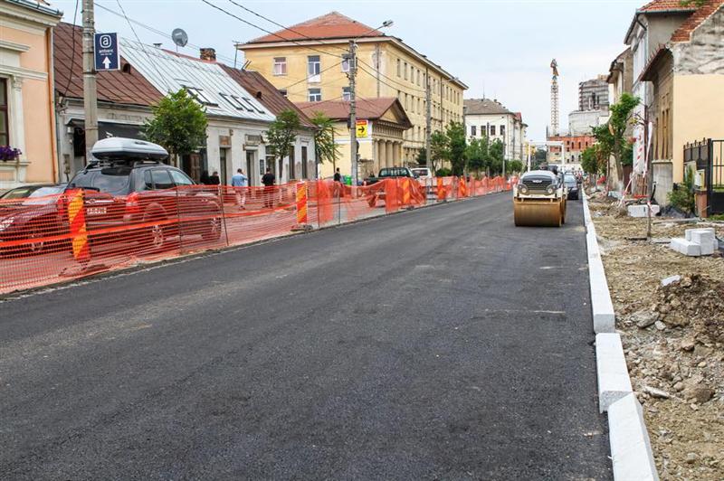 Boc, în vizită pe şantierul de pe Avram Iancu. Când se redă circulaţia GALERIE FOTO