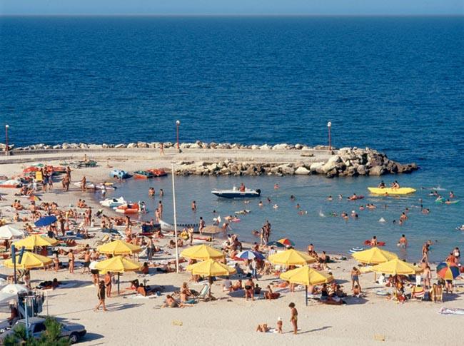 Gradul de ocupare a hotelurilor şi pensiunilor de pe litoral este de sută la sută