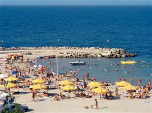 Gradul de ocupare a hotelurilor şi pensiunilor de pe litoral este de sută la sută